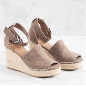Altard State Marie Brown Taupe Faux Suede Wedge Sandals Size 10
